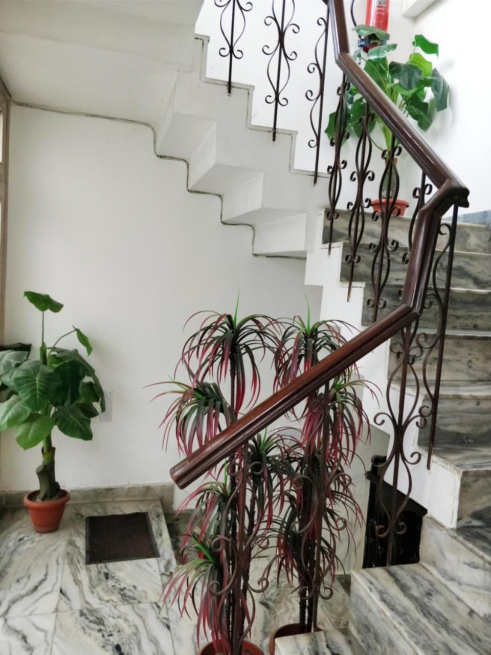 Fabexpress Hemkunt Mansion Hotell Noida Exteriör bild
