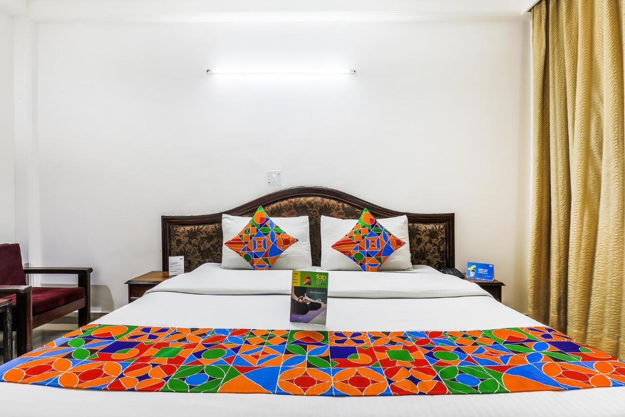 Fabexpress Hemkunt Mansion Hotell Noida Exteriör bild