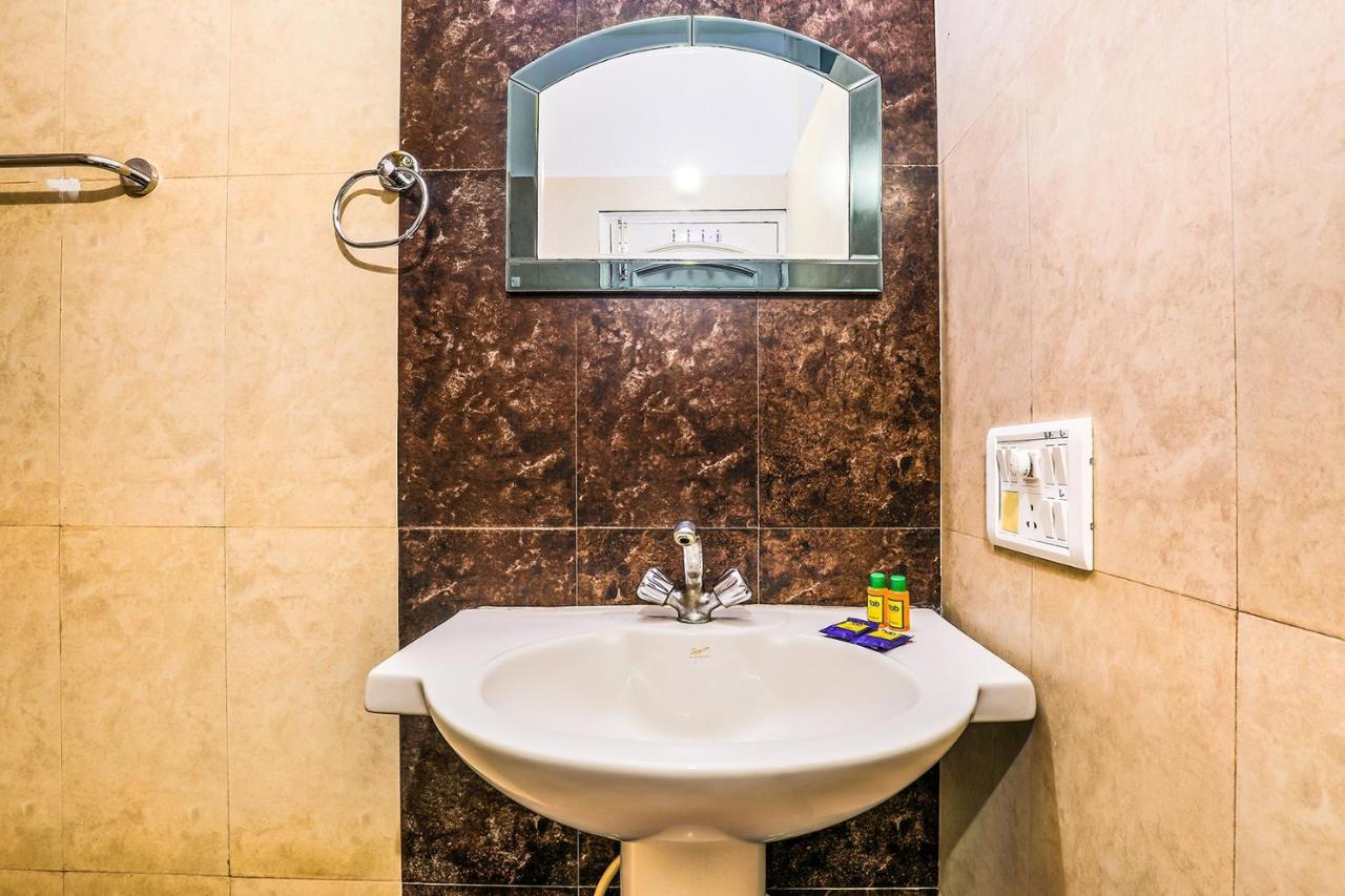 Fabexpress Hemkunt Mansion Hotell Noida Exteriör bild