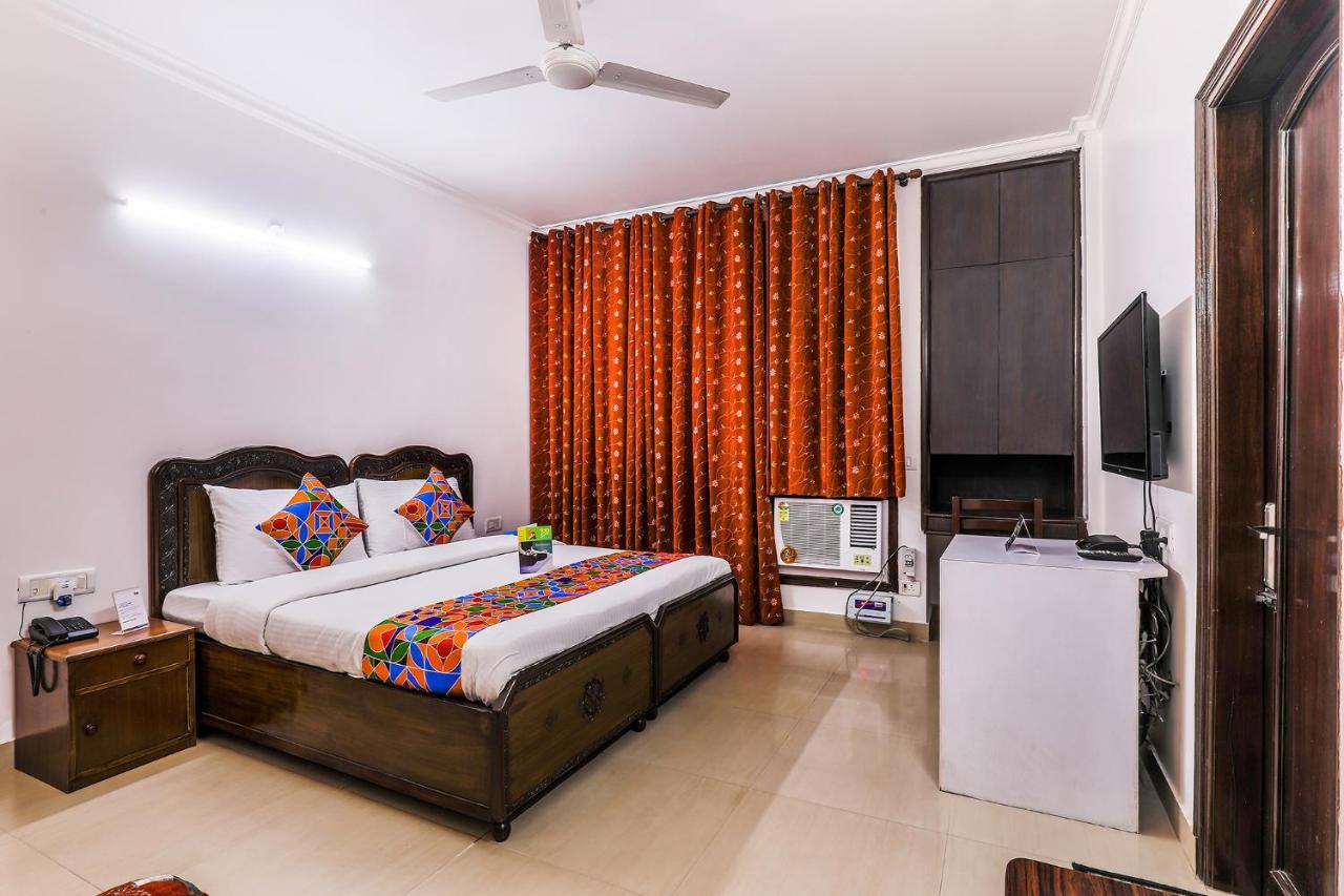 Fabexpress Hemkunt Mansion Hotell Noida Exteriör bild