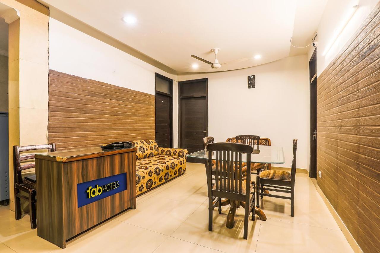 Fabexpress Hemkunt Mansion Hotell Noida Exteriör bild